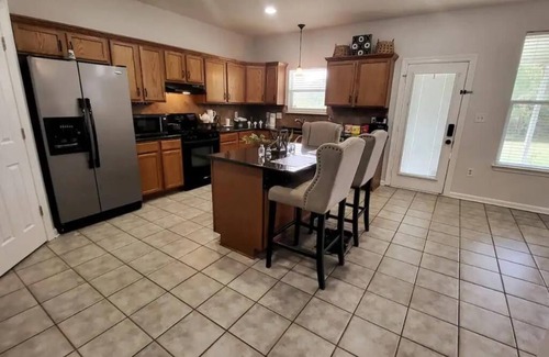 Sunshine House | Cheerful 6BR between LSU & NOLA