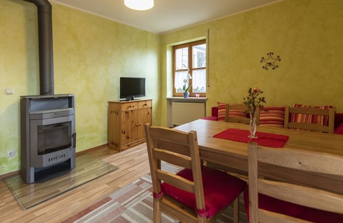 Sankt Jodok Apartment | Cheerful Apartment near Forest in Tännesberg