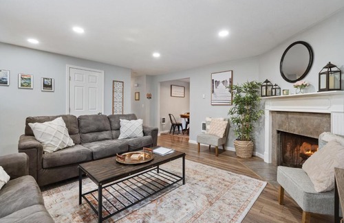 Evergreen House | Cheerful one level home with Hot Tub and Beautiful Yard