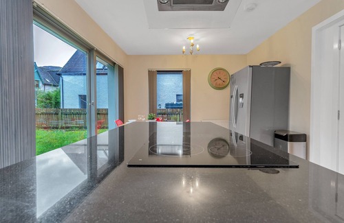 Arrochar Cottage | Cheerful Stays: 4 Bedroom Cottage in Arrochar