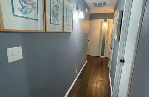 Bosque House | Cheerful Three Bedroom Home with Mountain Views