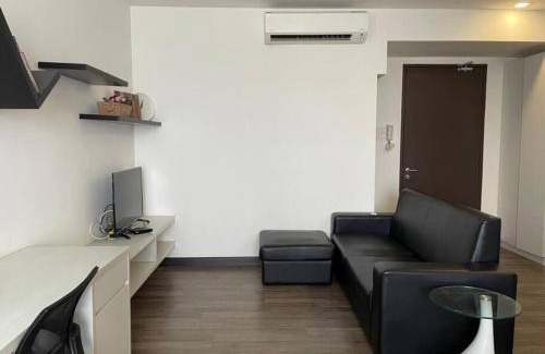 Kampung Bukit Dukong Apartment | Cheras Romantic Studio House with free Netflix and wifi