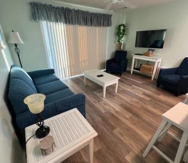 Cherry Grove Beach Apartment | Cherry Grove 1BR screened porch 2nd Floor view