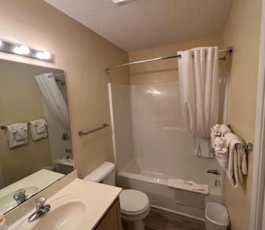 Cherry Grove Beach Apartment | Cherry Grove 1BR screened porch 2nd Floor view