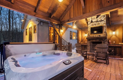New Plymouth Cabin | Cherry Ridge Retreat - Ravine's Edge Luxury Romantic Cabin with hot tub and private gazebo!