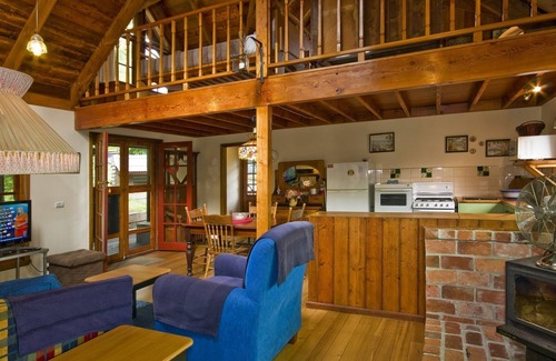 Lorne Cottage | Cherry Tree Creek Lorne Cottage (Willowbank)