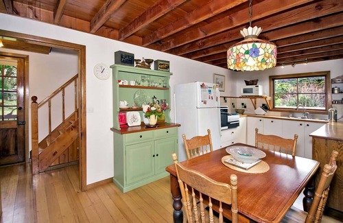 Lorne Cottage | Cherry Tree Creek Lorne Cottage (Willowbank)