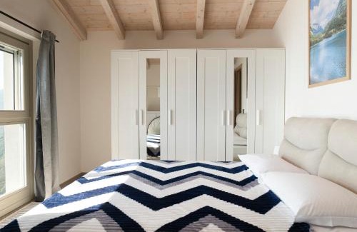 Parzanica Apartment | Cherubino 2 - Nice 2 floors apartment with pool, terrace and a terrific lake view