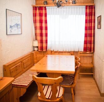 Celerina-Schlarigna Apartment | Chesa Panorama