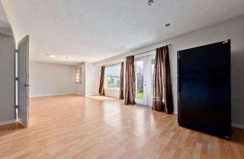 Chestermere House | Chestermere room with King sized bed