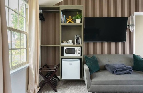 South Wrigley Condo | Chestnut Suite with pool & hot tub