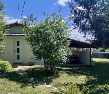 Auch Apartment | Chez Chapelle in the heart of the Gascony with pool, pets welcome!