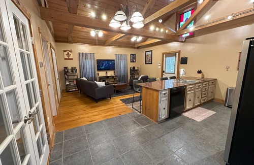Scott House | Chez Le Fleur: A cozy 2-bedroom home in Scott, LA