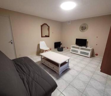 Saint-Etienne-du-Gres Apartment | Chez mamie