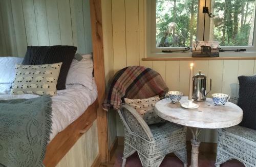 Holt House | Chez Marguerite Luxury Shepherd's Hut