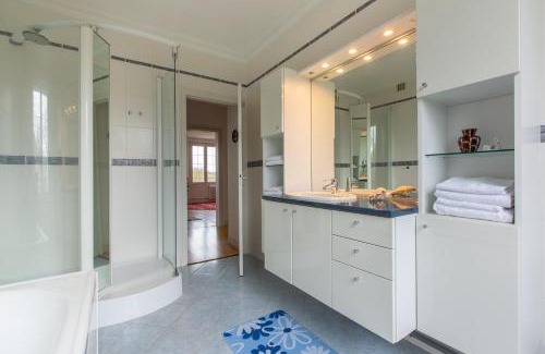 La Ville-aux-Clercs Apartment | Chez Maryse et Guy - Bel Appt pour 4 avec jardin