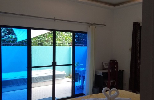 Valencia House | Chez Melanie U1 -Dumaguete Getaway with private plunge pool & Starlink Internet.