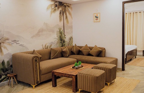 Chhatarpur Apartment | Chhatarpur’s Chic 3BHK Retreat with WiFi, AC in wonderful New Delhi