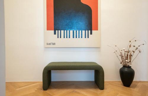 Neubau Apartment | Chic 180m 3BR Apt near Parliament, Self Check-in