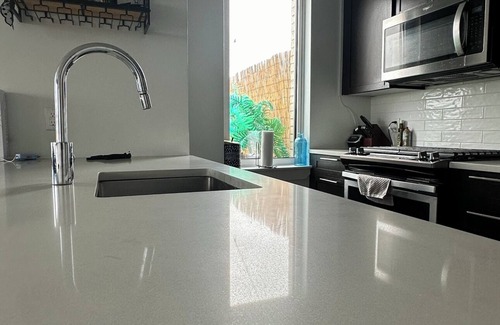 Queens Apartment | Chic 2-bd 2-bth apartment with huge private balcony