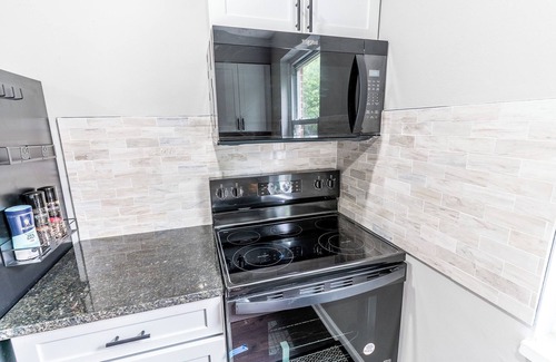 Kettering Apartment | Chic 2-bd Extended Stay Apt in fabulous Kettering.