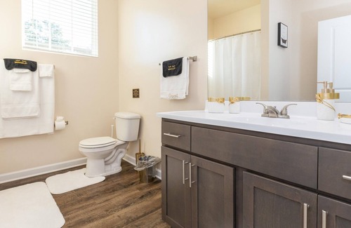 Waxhaw Apartment | Chic 2BD Suite Condo w/ Pool 5-Min Walk to Downtown