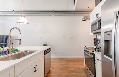 Atlantic Station Area Apartment | Chic 2BR/2BA Loft – Atlantic Station, Walk Everywhere