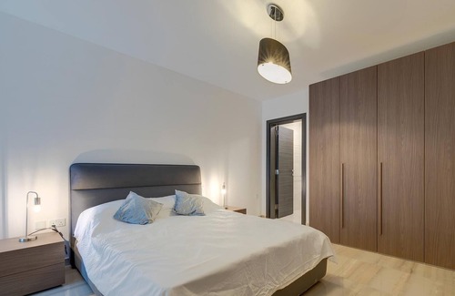 Ta' Xbiex Apartment | Chic 2BR Apartment, Ideal Location
