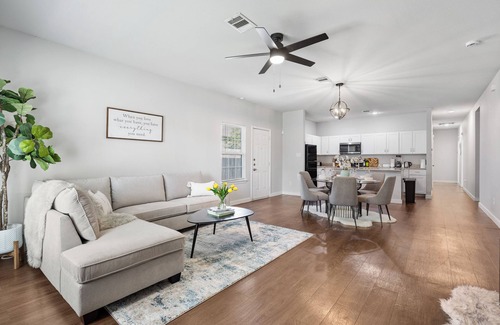 Dallas House | Chic 3BR Stay Mins to Downtown & Uptown