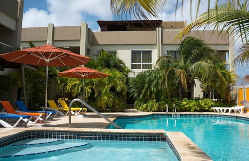 Washington Apartment | Chic Apartment in Aruba with Balcony!