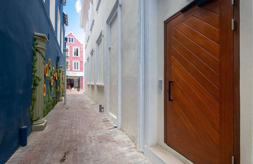 Pietermaai District Apartment | Chic Broadway Apartment in Central Willemstad