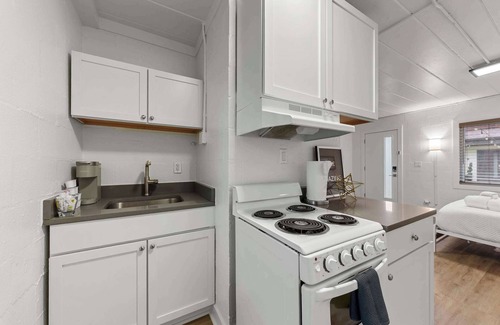 Near East Columbus Apartment | Chic City Retreat 93J - For 2!