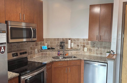 West End Condo | Chic Condo 2mi from Mercedes-Benz & State Farm