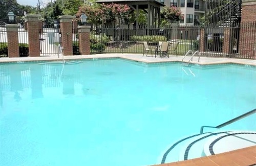 West End Condo | Chic Condo 2mi from Mercedes-Benz & State Farm