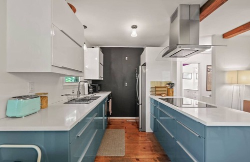 Richmond Apartment | Chic Cottage at Richmond Pond