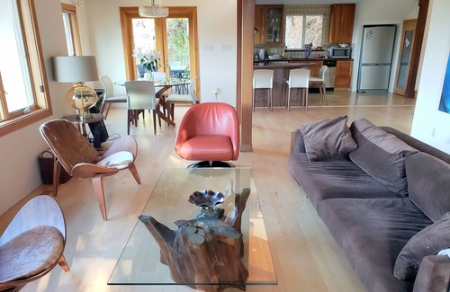 Claremont House | CHIC & EXCLUSIVE HOME IN GATED TRANQUIL SETTING WITH GORGEOUS VIEWS