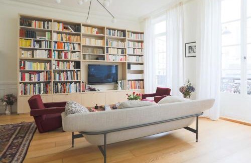 Arsenal Apartment | Chic flat Place des Vosges