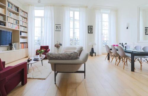 Arsenal Apartment | Chic flat Place des Vosges