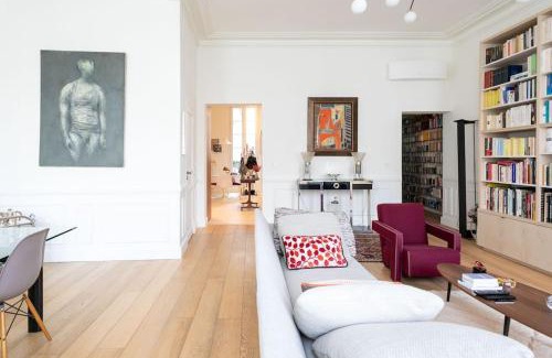 Arsenal Apartment | Chic flat Place des Vosges