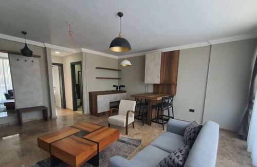 Karakum House | Chic Flat w Pool 5 min to Beach in Kyrenia