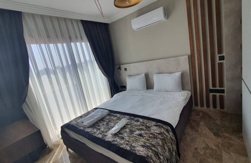 Karakum House | Chic Flat w Pool 5 min to Beach in Kyrenia
