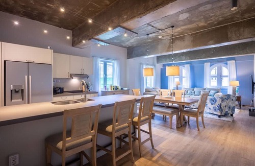 Pietermaai District Apartment | Chic Historic Townhouse in City Centre Willemstad