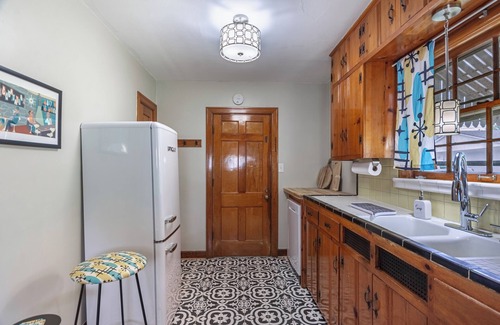 Meadowthorpe Apartment | Chic Lexington Apartment: 5 Mi to Keeneland!