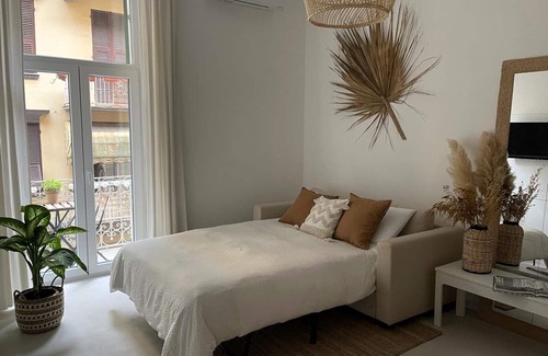 La Spezia Historic Centre Apartment | Chic & modern for groups & families-10 guests, in city center with 2 balconies