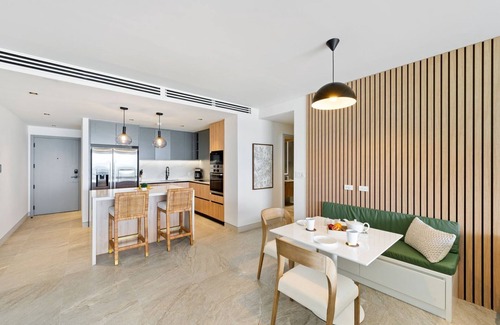 Brighton Apartment | Chic New Luxury Beachfront Condo - Allure 204