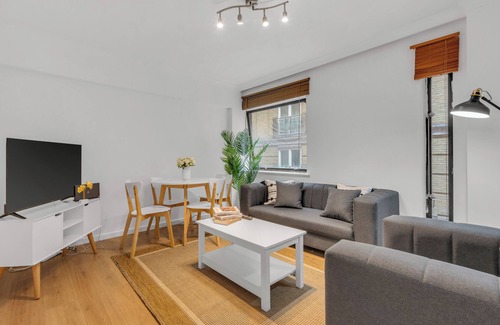 Queenhithe Apartment | Chic One Bed Apartment near Queens Quay by MySquare