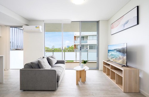 Warwick Farm Apartment | Chic One-Bedroom Hideaway with Free Parking&Wi-Fi