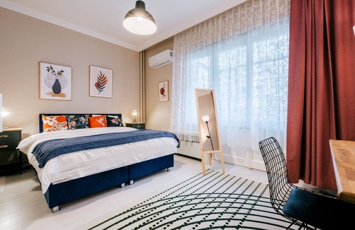 Nisantasi Apartment | Chic Roomy Flat w Balcony 2 min to Citys Nisantasi