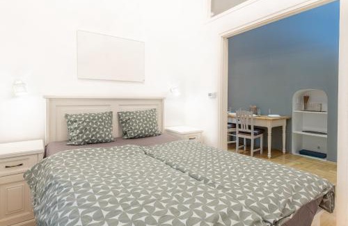 Terezvaros Apartment | Chic Soho Apartment near Opera