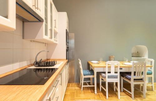Terezvaros Apartment | Chic Soho Apartment near Opera